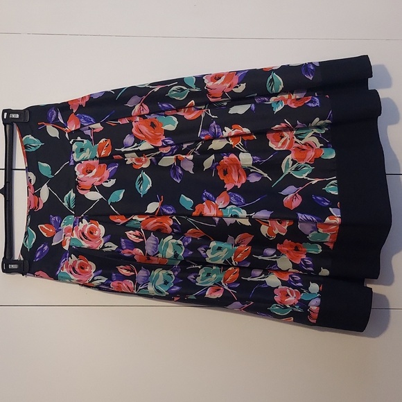 Express Design Studio Silk Floral A-Line Midi Skirt Sz 4 Black Red Purple Green - Picture 15 of 16